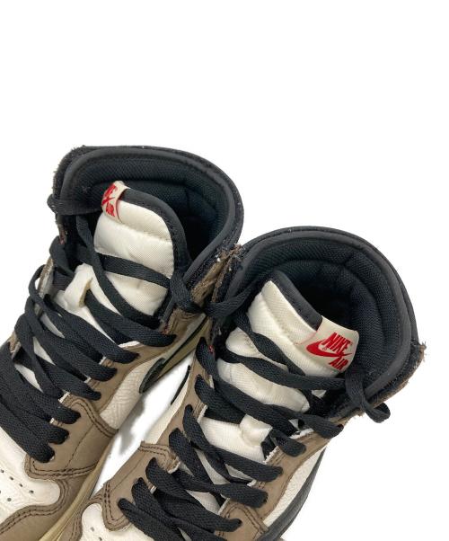 NIKE（ナイキ）NIKE (ナイキ) TRAVIS SCOTT (トラヴィススコット) スニーカー ベージュ×ホワイト サイズ:US7の古着・服飾アイテム