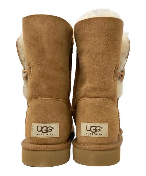 UGG（アグ）UGG (アグ) ベイリーボタンムートンブーツ ブラウン サイズ:US 6の古着・服飾アイテム