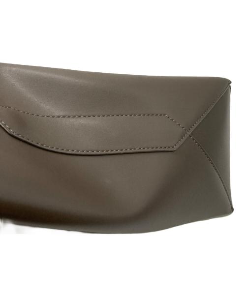 CHARLES & KEITH（チャールズアンドキース）CHARLES & KEITH (チャールズアンドキース) ポーチ付きワンショルダーバック ブラウンの古着・服飾アイテム