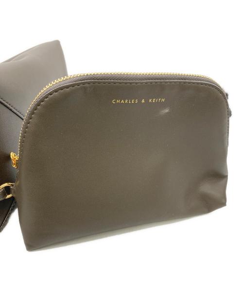 CHARLES & KEITH（チャールズアンドキース）CHARLES & KEITH (チャールズアンドキース) ポーチ付きワンショルダーバック ブラウンの古着・服飾アイテム