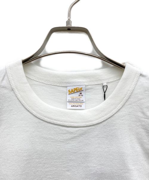 SAPEur（サプール）SAPEur (サプール) SAPEur MASATOSHI HAMADA 印鑑LOGO S/S TEE ホワイト サイズ:M 38-40の古着・服飾アイテム