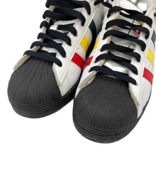 adidas（アディダス）adidas (アディダス) スニーカー ホワイト サイズ:us7の古着・服飾アイテム