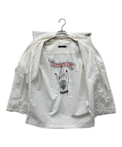 Thee Hysteric XXX（ジィ ヒステリックトリプルエックス）Thee Hysteric XXX (ジィ ヒステリックトリプルエックス) RED NAIL POLISH刺繍キューバシャツ ホワイト サイズ:Sの古着・服飾アイテム
