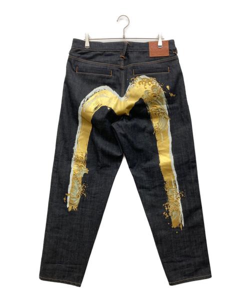 EVISU（エヴィス）EVISU (エヴィス) ハンドブラシ大黒プリントと波刺繍 リラックスフィット ジーンズ インディゴ サイズ:34 185/84Aの古着・服飾アイテム