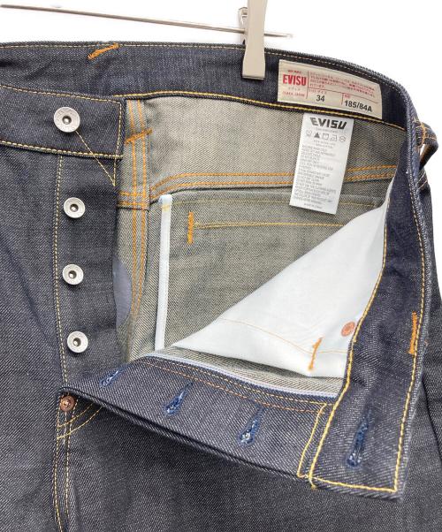 EVISU（エヴィス）EVISU (エヴィス) ハンドブラシ大黒プリントと波刺繍 リラックスフィット ジーンズ インディゴ サイズ:34 185/84Aの古着・服飾アイテム