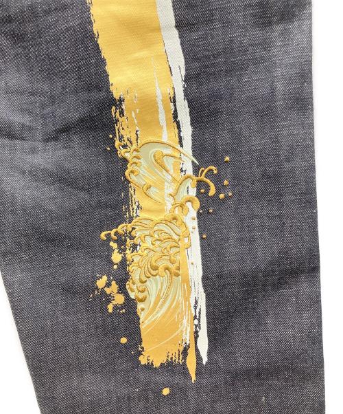 EVISU（エヴィス）EVISU (エヴィス) ハンドブラシ大黒プリントと波刺繍 リラックスフィット ジーンズ インディゴ サイズ:34 185/84Aの古着・服飾アイテム