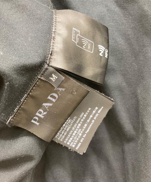 PRADA（プラダ）PRADA (プラダ) トライアングルロゴプレートTシャツ ブラック サイズ:Mの古着・服飾アイテム