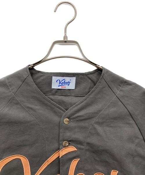KEBOZ（ケボズ）KEBOZ (ケボズ) ベースボールシャツ グレー サイズ:Ｍの古着・服飾アイテム