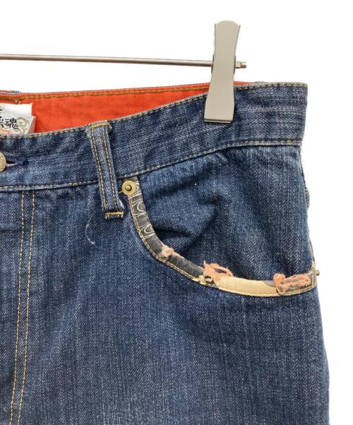 絡繰魂（カラクリダマシイ）絡繰魂 (カラクリダマシイ) 刺繍デニムパンツ インディゴ サイズ:34の古着・服飾アイテム