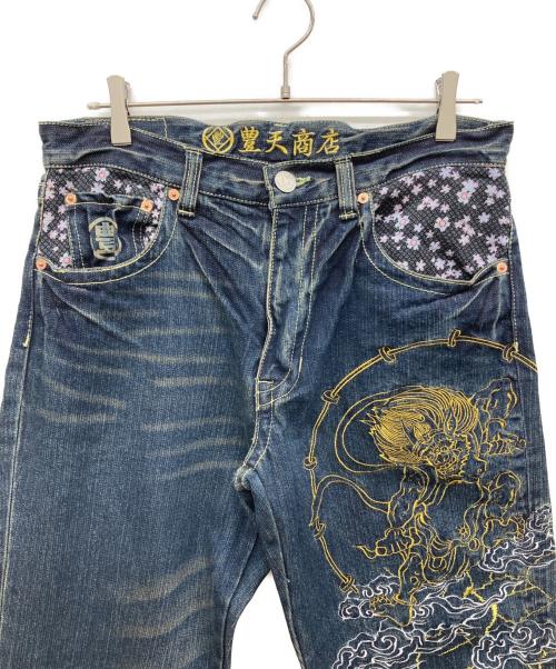 豊天商店（ブーデンショウテン）豊天商店 (ブーデンショウテン) 刺繍デニムパンツ 風神・雷神 インディゴ サイズ:Lの古着・服飾アイテム