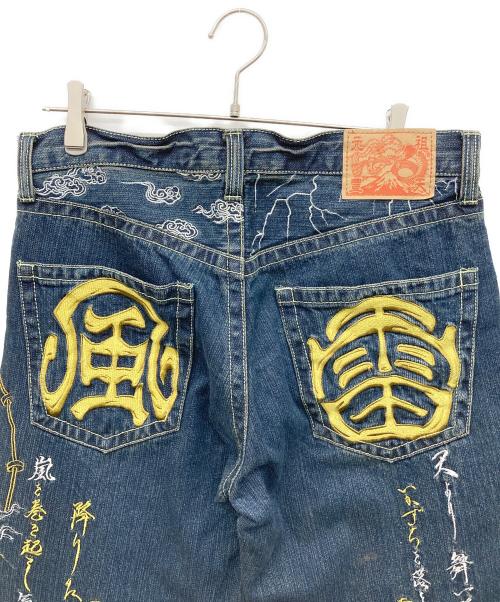 豊天商店（ブーデンショウテン）豊天商店 (ブーデンショウテン) 刺繍デニムパンツ 風神・雷神 インディゴ サイズ:Lの古着・服飾アイテム