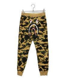 A BATHING APE（アベイシングエイプ）の古着「A BATHING APE 1st Camo Shark Slim Sweatpants」｜カーキ