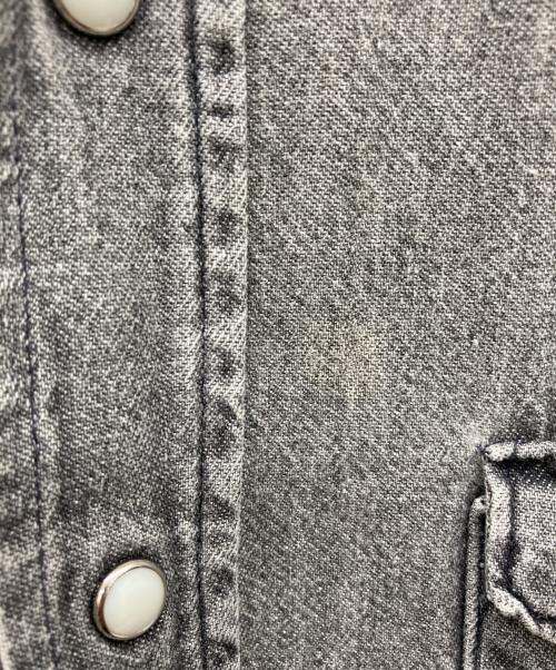 Wrangler（ラングラー）Wrangler (ラングラー) 先染めブラックデニムウエスタンシャツ ライトグレー サイズ:X-LONGの古着・服飾アイテム