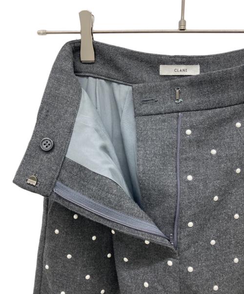 CLANE（クラネ）CLANE (クラネ) パール ドット スラックス パンツ グレーの古着・服飾アイテム