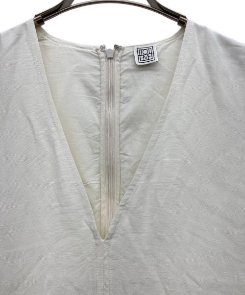 toteme（トーテム）toteme (トーテム) FLUID V-NECK DRESS ホワイト サイズ:40の古着・服飾アイテム