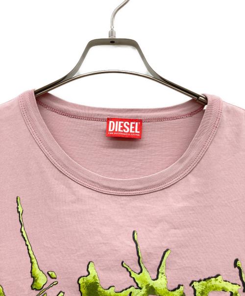 DIESEL（ディーゼル）DIESEL (ディーゼル) デジタルタトゥー調プリントTシャツ ピンク サイズ:Mの古着・服飾アイテム