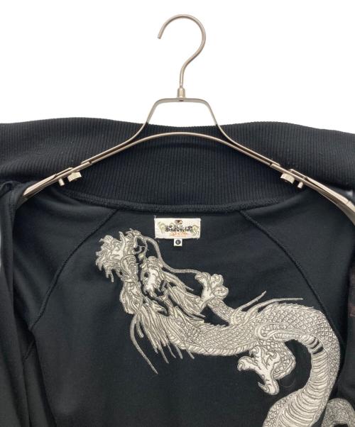 絡繰魂（カラクリダマシイ）絡繰魂 (カラクリダマシイ) 和柄刺繍ベロアトラックジャケット ブラック サイズ:Lの古着・服飾アイテム