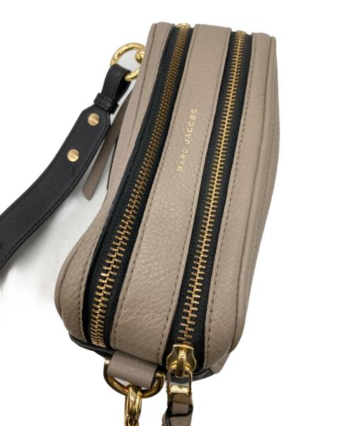 MARC JACOBS（マークジェイコブス）MARC JACOBS (マークジェイコブス) THE SOFTSHOT THE 21 ベージュ×ブラックの古着・服飾アイテム