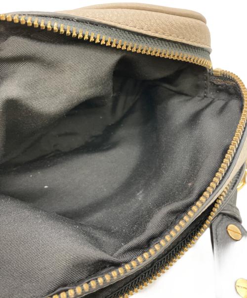 MARC JACOBS（マークジェイコブス）MARC JACOBS (マークジェイコブス) THE SOFTSHOT THE 21 ベージュ×ブラックの古着・服飾アイテム