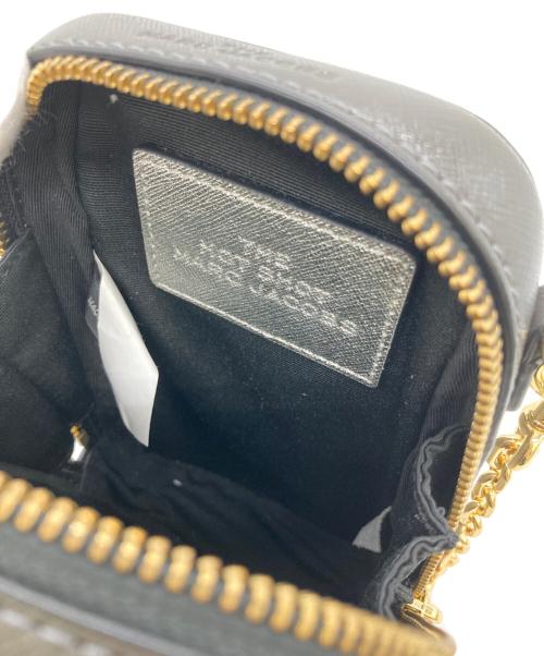 MARC JACOBS（マークジェイコブス）MARC JACOBS (マークジェイコブス) J The Hot Shot Crossbody シルバーの古着・服飾アイテム