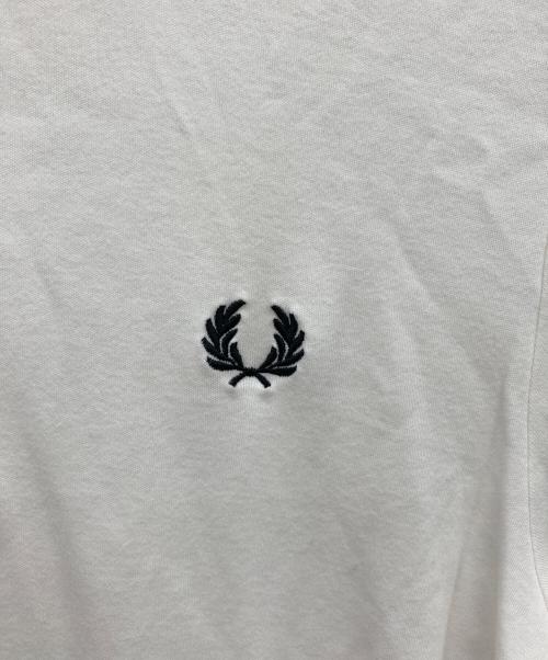 FRED PERRY（フレッドペリー）FRED PERRY (フレッドペリー) 両面ロゴTシャツ ホワイト サイズ:Ｓの古着・服飾アイテム