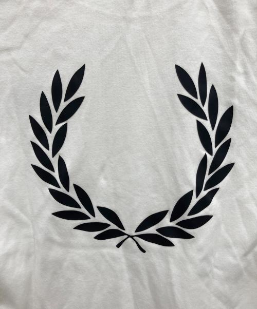 FRED PERRY（フレッドペリー）FRED PERRY (フレッドペリー) 両面ロゴTシャツ ホワイト サイズ:Ｓの古着・服飾アイテム