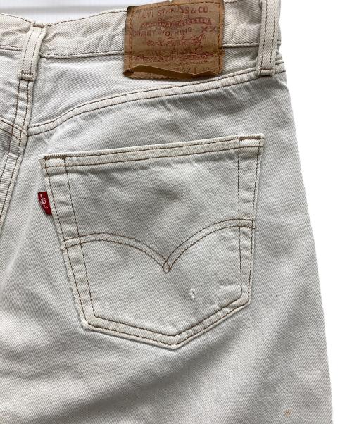 LEVI'S（リーバイス）LEVI'S (リーバイス) デニムパンツ アイボリー サイズ:W32×L32の古着・服飾アイテム