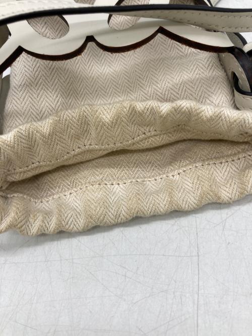 LOEWE（ロエベ）LOEWE (ロエベ) カットアウトポケットショルダーバッグ アイボリーの古着・服飾アイテム