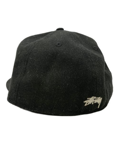 stussy（ステューシー）stussy (ステューシー) New Era (ニューエラ) キャップ ブラック サイズ:7 1/2 59.6cmの古着・服飾アイテム