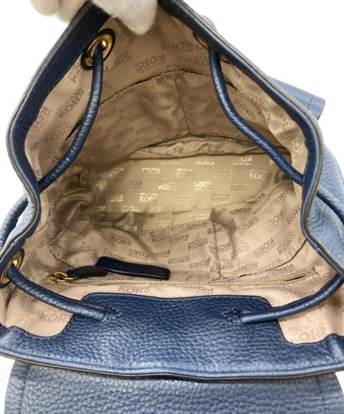 MICHAEL KORS（マイケルコース）MICHAEL KORS (マイケルコース) フラップ巾着レザーバック ネイビーの古着・服飾アイテム