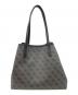 GUESS (ゲス) VIKKY TOTE ブラック：9000円