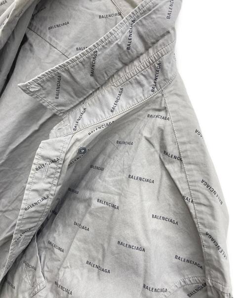 BALENCIAGA（バレンシアガ）BALENCIAGA (バレンシアガ) All-over logo short-sleeve shirt グレー サイズ:40の古着・服飾アイテム