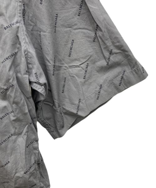 BALENCIAGA（バレンシアガ）BALENCIAGA (バレンシアガ) All-over logo short-sleeve shirt グレー サイズ:40の古着・服飾アイテム