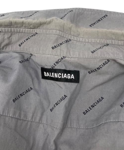 BALENCIAGA（バレンシアガ）BALENCIAGA (バレンシアガ) All-over logo short-sleeve shirt グレー サイズ:40の古着・服飾アイテム