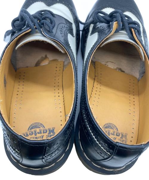 Dr.Martens（ドクターマーチン）Dr.Martens (ドクターマーチン) ウィングチップシューズ ブラック×ホワイト サイズ:UK9の古着・服飾アイテム