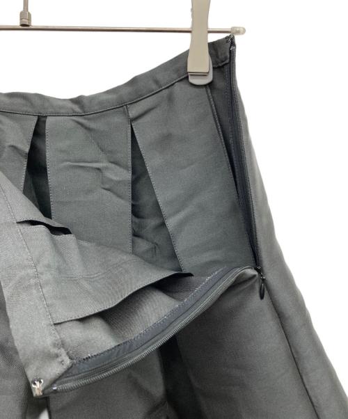 THIRD MAGAZINE（サードマガジン）THIRD MAGAZINE (サードマガジン) タフタタックボリュームスカート グレー サイズ:3の古着・服飾アイテム