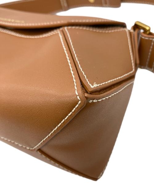 CHARLES & KEITH（チャールズアンドキース）CHARLES & KEITH (チャールズアンドキース) ナスリンジオメトリックショルダーバッグ ブラウンの古着・服飾アイテム