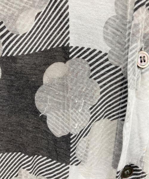 tricot COMME des GARCONS（トリココムデギャルソン）tricot COMME des GARCONS (トリココムデギャルソン) 花柄コットンポリシャツ ホワイト×ブラック サイズ:Sの古着・服飾アイテム