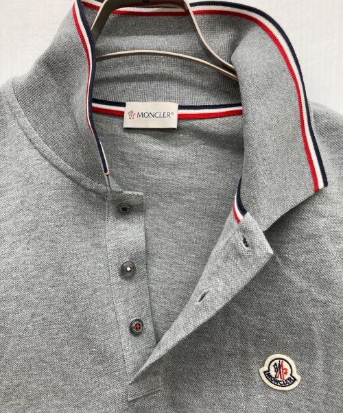 MONCLER（モンクレール）MONCLER (モンクレール) ポロシャツ グレー サイズ:XLの古着・服飾アイテム