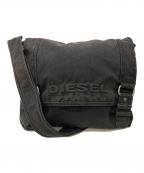 DIESELディーゼル）の古着「エンボスロゴメッセンジャーバッグ」｜ブラック