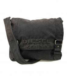 DIESEL（ディーゼル）の古着「エンボスロゴメッセンジャーバッグ」｜ブラック