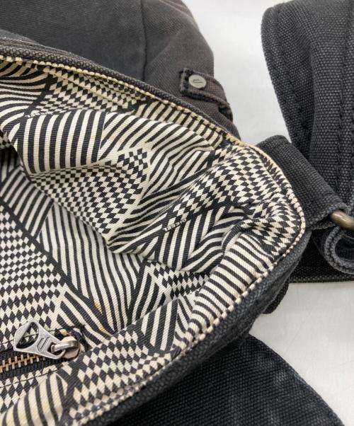 DIESEL（ディーゼル）DIESEL (ディーゼル) エンボスロゴメッセンジャーバッグ ブラックの古着・服飾アイテム