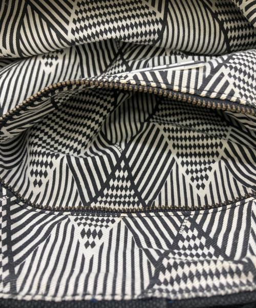 DIESEL（ディーゼル）DIESEL (ディーゼル) エンボスロゴメッセンジャーバッグ ブラックの古着・服飾アイテム