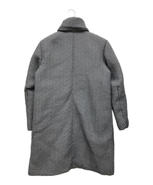 ISSEY MIYAKE（イッセイミヤケ）ISSEY MIYAKE (イッセイミヤケ) 3Dスチームストレッチロングコートスタンドカラーコート グレー サイズ:2の古着・服飾アイテム