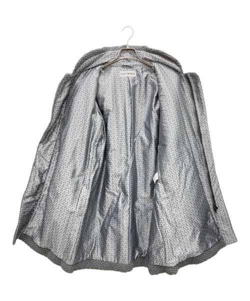 ISSEY MIYAKE（イッセイミヤケ）ISSEY MIYAKE (イッセイミヤケ) 3Dスチームストレッチロングコートスタンドカラーコート グレー サイズ:2の古着・服飾アイテム