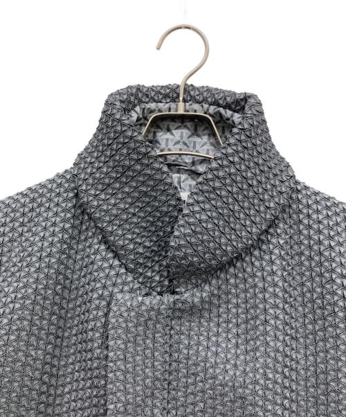 ISSEY MIYAKE（イッセイミヤケ）ISSEY MIYAKE (イッセイミヤケ) 3Dスチームストレッチロングコートスタンドカラーコート グレー サイズ:2の古着・服飾アイテム