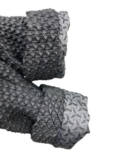 ISSEY MIYAKE（イッセイミヤケ）ISSEY MIYAKE (イッセイミヤケ) 3Dスチームストレッチロングコートスタンドカラーコート グレー サイズ:2の古着・服飾アイテム