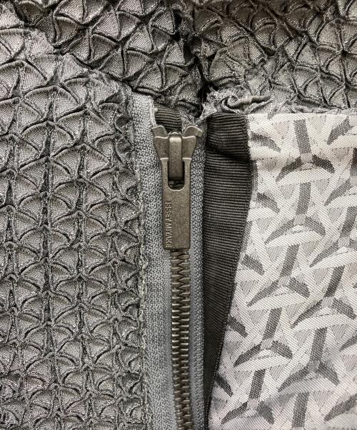 ISSEY MIYAKE（イッセイミヤケ）ISSEY MIYAKE (イッセイミヤケ) 3Dスチームストレッチロングコートスタンドカラーコート グレー サイズ:2の古着・服飾アイテム