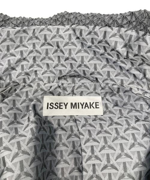 ISSEY MIYAKE（イッセイミヤケ）ISSEY MIYAKE (イッセイミヤケ) 3Dスチームストレッチロングコートスタンドカラーコート グレー サイズ:2の古着・服飾アイテム