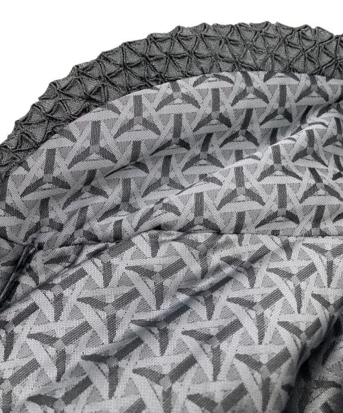 ISSEY MIYAKE（イッセイミヤケ）ISSEY MIYAKE (イッセイミヤケ) 3Dスチームストレッチロングコートスタンドカラーコート グレー サイズ:2の古着・服飾アイテム